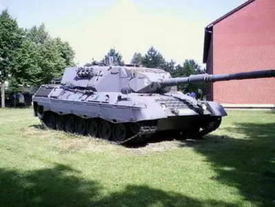 Leopard 1A4 Walk Around