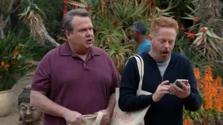 Modern Family S09E17