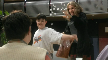 Little Britain, Season 1, episode 4: Most Cigarettes in a Mouth