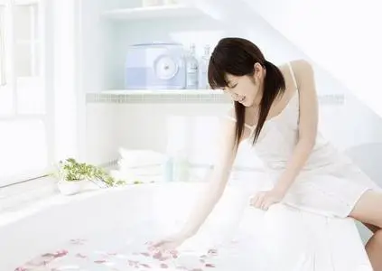 Datacraft Sozaijiten Vol 187 - Women R​elaxing At B​ath Time