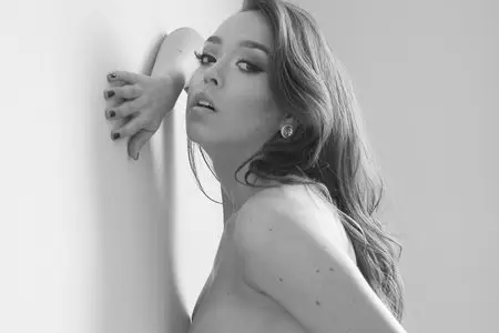 Stephanie DLT - Nude photoshoot by Roberto Inetti