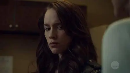 Wynonna Earp S02E02 (2017)