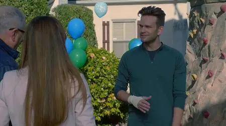 Modern Family S09E17