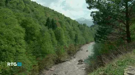 Active Recreation On The Mountain Rivers Of The Caucasus (2013)