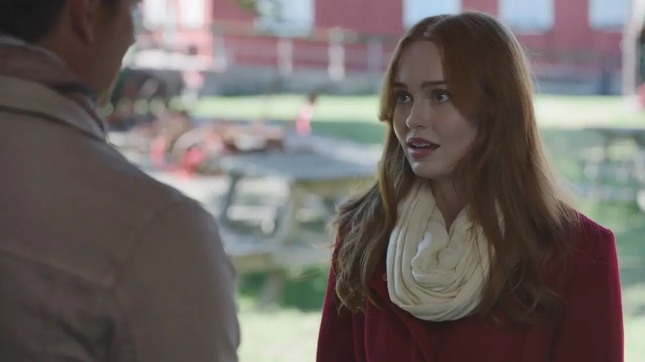 Christmas at Maple Creek / A Christmas Village Romance (2021) / AvaxHome