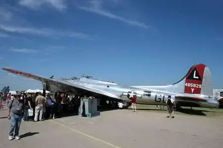 B-17G Flying Fortress WAlk Around