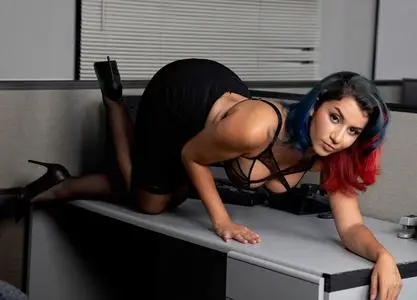 Roxie Sinner - Hard at Work