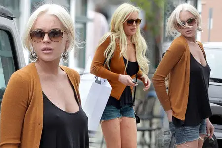 Lindsay Lohan - Candids in Venice August 2, 2011