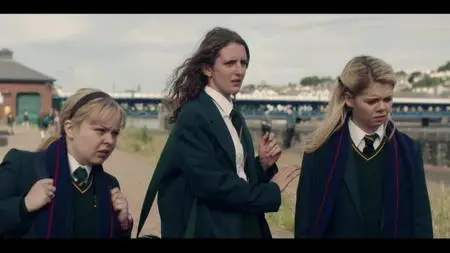 Derry Girls S01E01