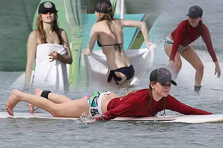 Avril Lavigne - Surfing on vacation in Hawaii 2-1-11