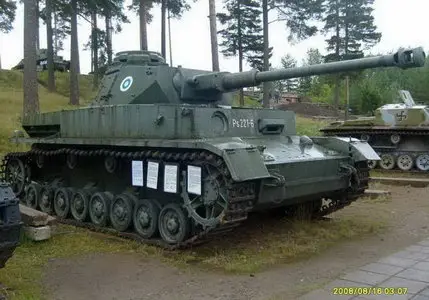 Pz.Kpfw. IV Ausf.J Walk Around