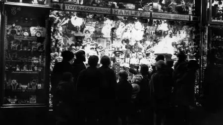 Ch5. - Inside Hamleys at Christmas (2018)