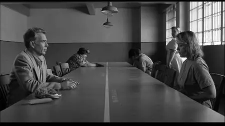 The Man Who Wasn't There / O Homem que Não Estava Lá (2001) [Re-UP]