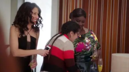 Girlfriends' Guide to Divorce S04E01