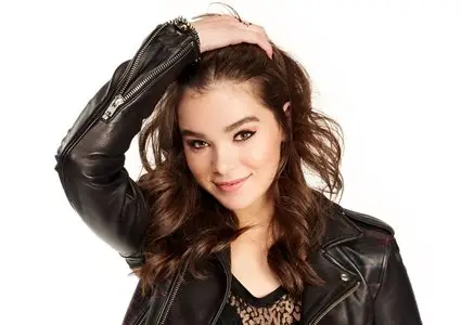 Hailee Steinfeld - KIIS FM's Jingle Ball 2014 Portraits on December 5, 2014