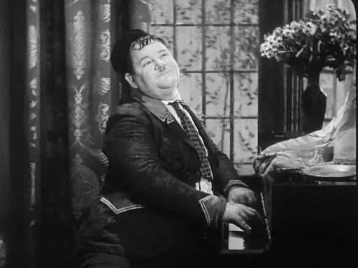 Dick und Doof als Wohnungsagenten (1930)