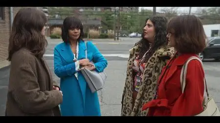The Girls on the Bus S01E08