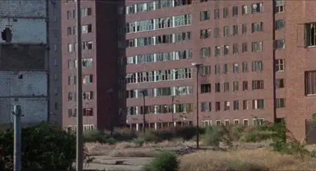 Koyaanisqatsi (1982)