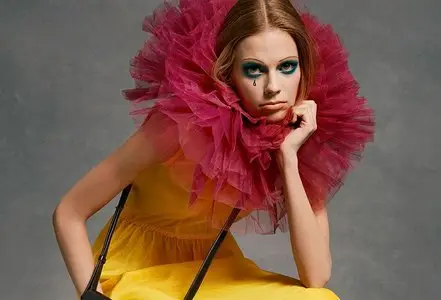 Lexi Boling by Roe Ethridge for V Magazine #94 Spring 2015