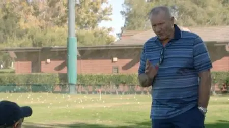 Modern Family S09E11