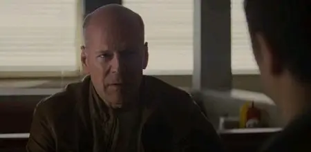Looper - In fuga dal passato (2012)