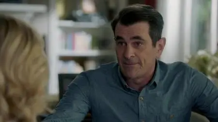 Modern Family S09E11