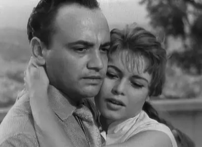 Female and the Flesh / La lumière d'en face (1955)