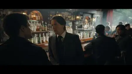 Halston S01E01