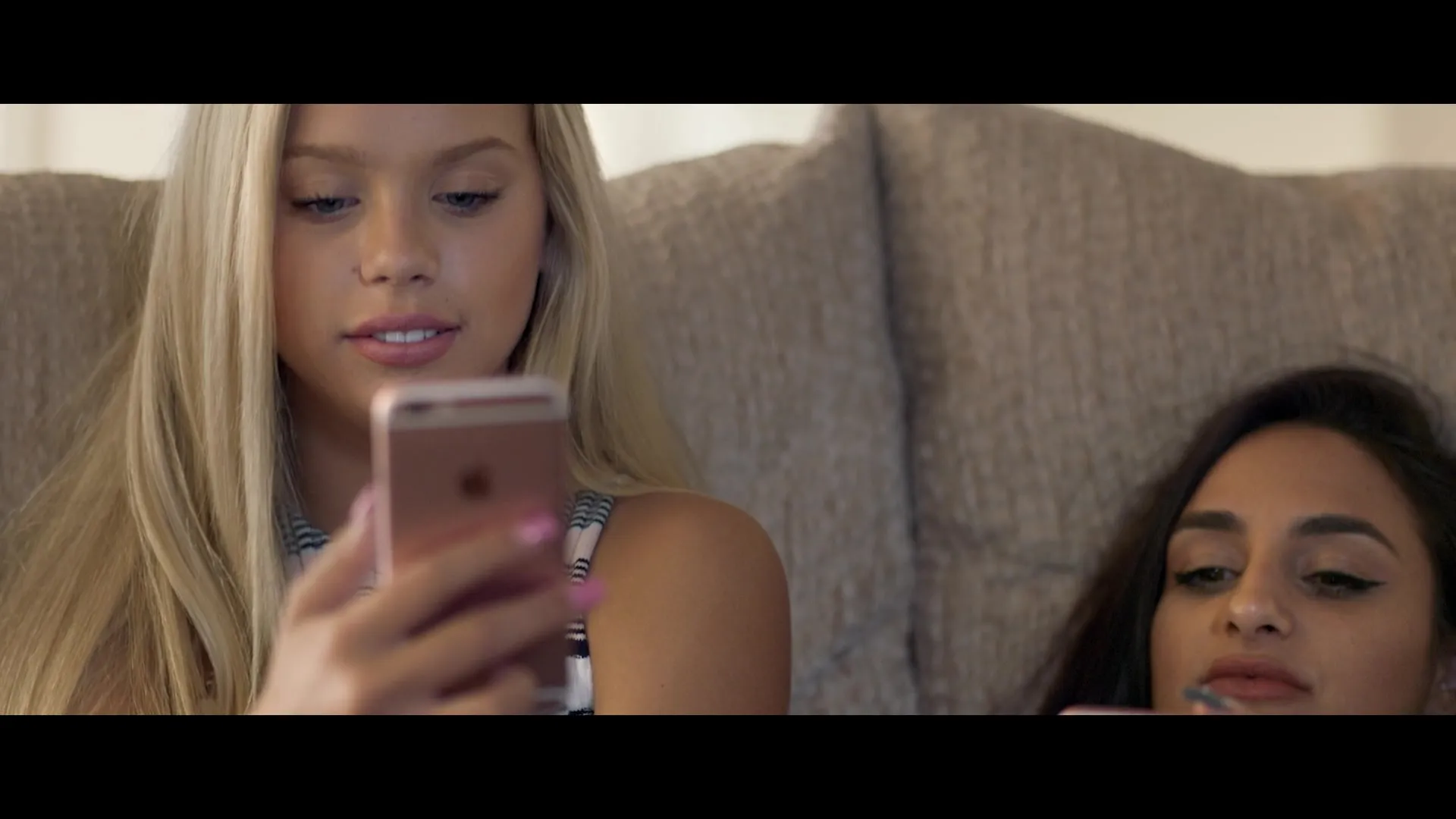 Social Animals (2018)