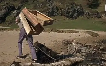 Ring of bright water (1969)