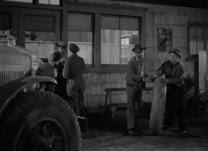 They Drive by Night (1940)