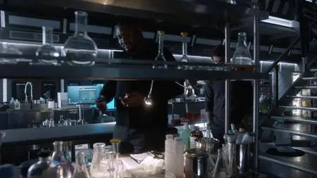 Zoo S03E06