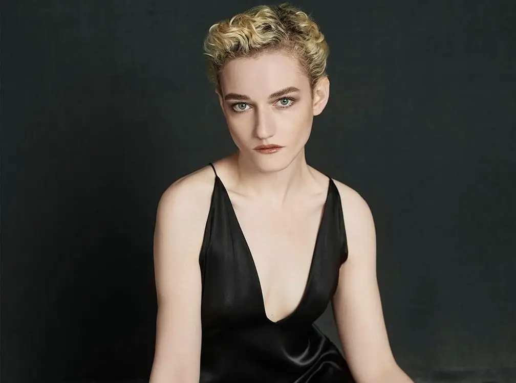 Julia Garner by Collier Schorr for Netflix Queue #9 August 2022 / AvaxHome