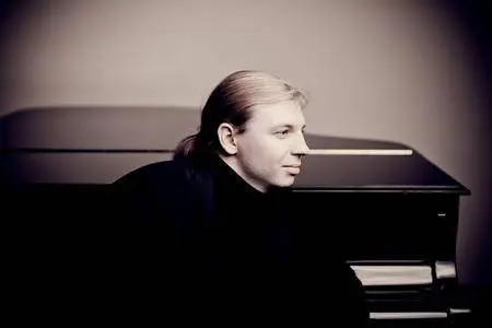 Denis Kozhukhin, Berlin RSO, Vassily Sinaisky - P.I. Tchaikovsky & Edvard Grieg: Piano Concertos (2016)