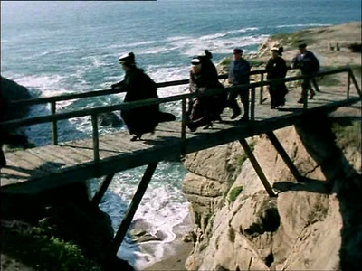 L'Île aux trente cercueils (6 épisodes)