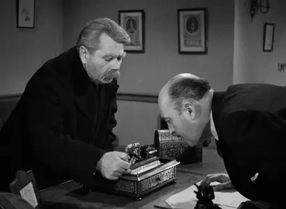 The Shop at Sly Corner (1947)