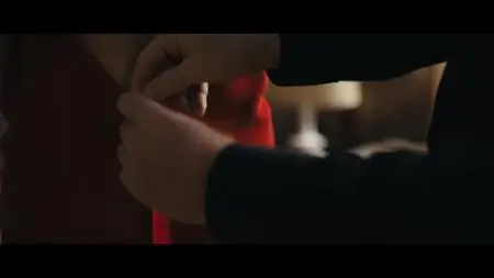 Halston S01E01