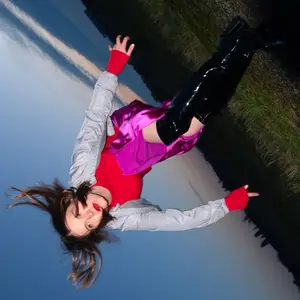 Sophia Kennedy - Squeeze Me (2025) [Official Digital Download]