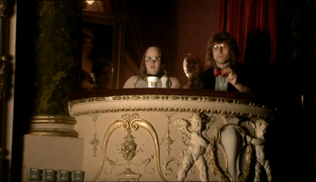 Little Britain, Season 1, episode 1: Bath of Beans