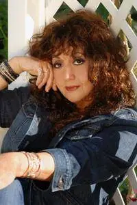 Maria Muldaur - A Woman Alone With The Blues ...Remembering Peggy Lee (2003)