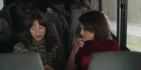 The Girls on the Bus S01E06