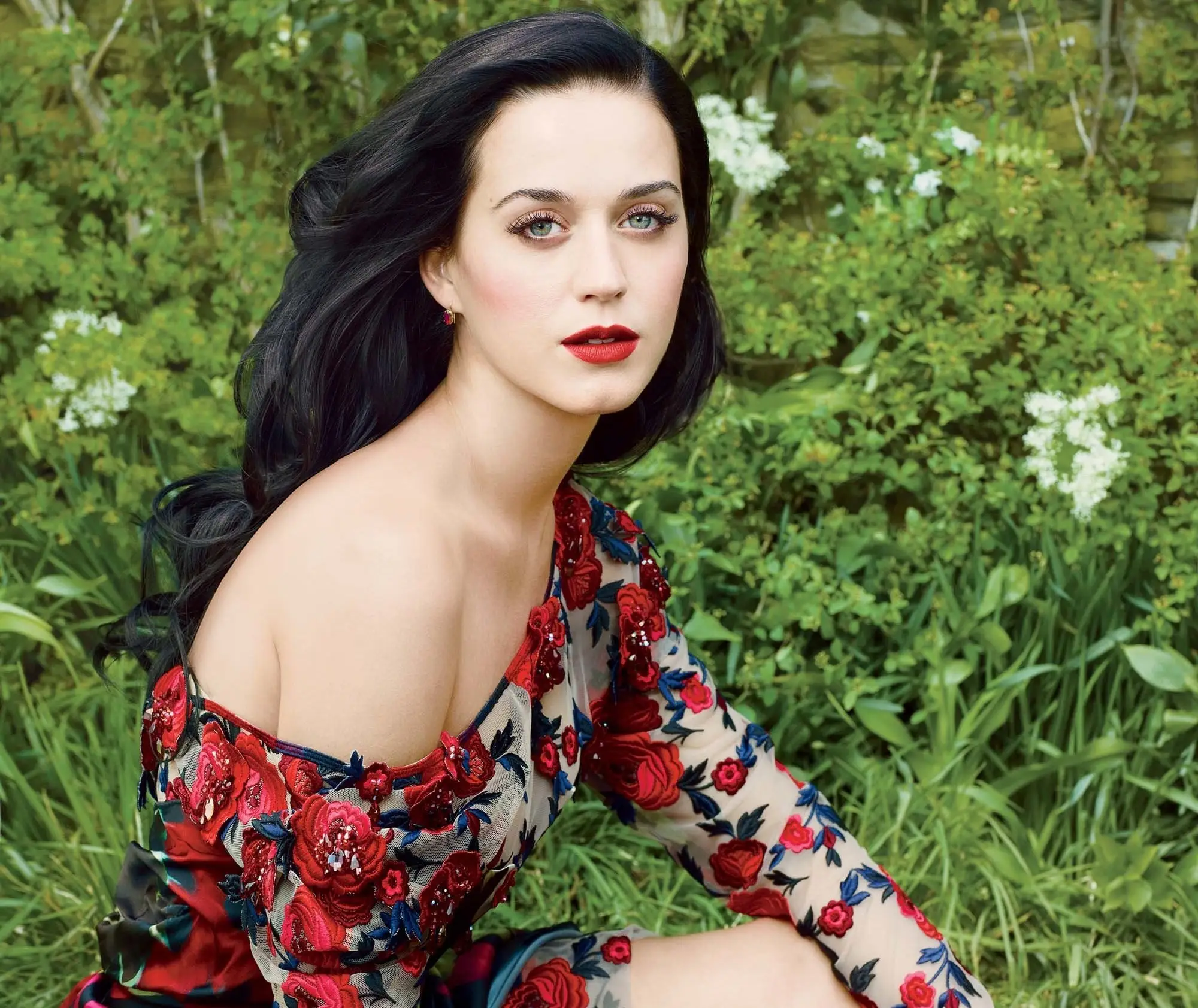 Katy Perry by Annie Leibovitz for Vogue July 2013 / AvaxHome