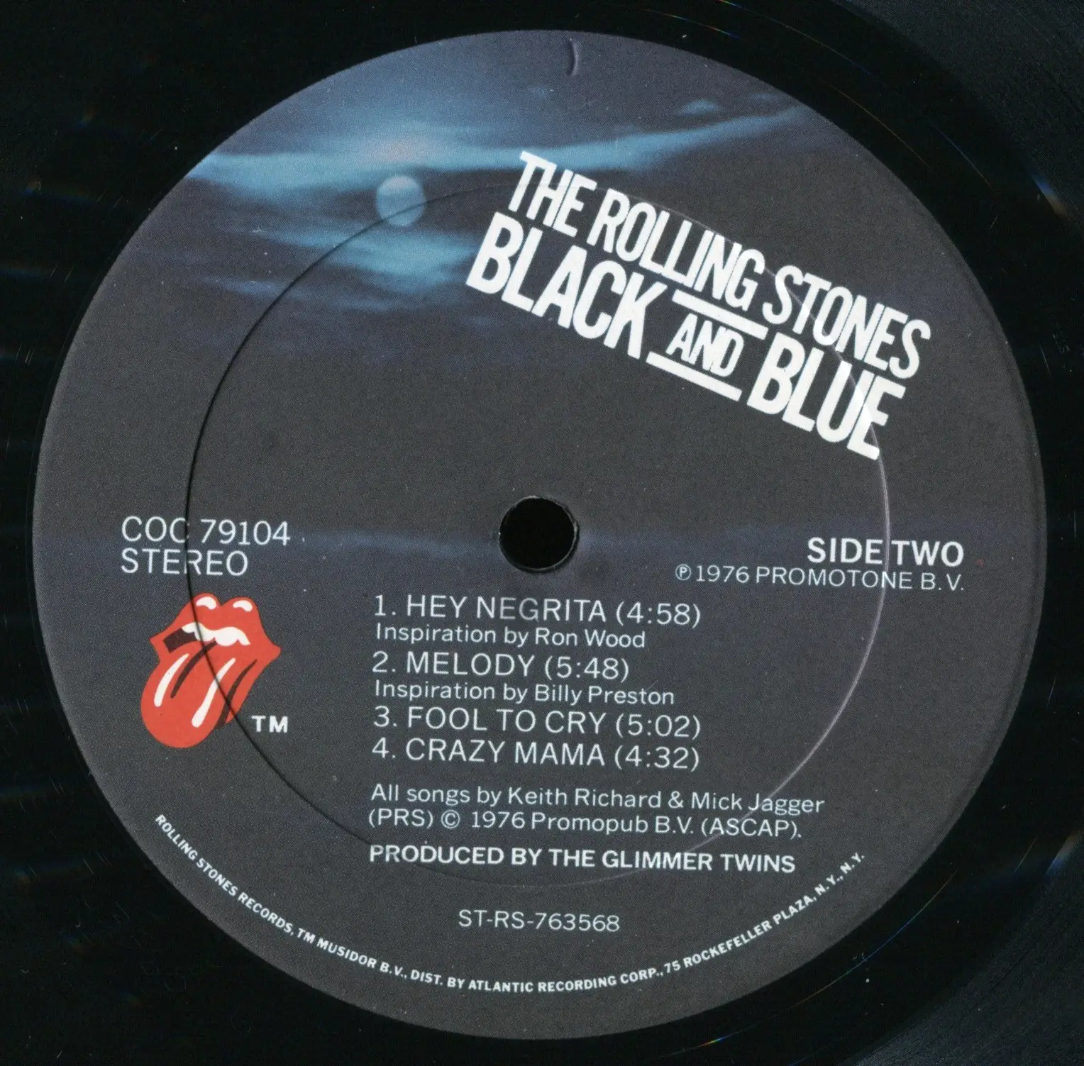 Rolling stones black. Роллинг стоунз обложки альбомов 1976. The Rolling Stones Black and Blue 1976. Rolling Stones Black and Blue обложка. Rolling Stones, the 1976 Black and Blue обложка альбома.