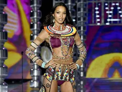 Lais Ribeiro at the 2017 Victoria’s Secret Fashion Show in Shanghai on November 20, 2017