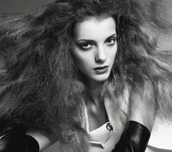 Majestic Elegance by Steven Meisel for Vоgue Italia March 2007