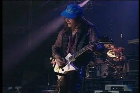 Scorpions - A Savage Crazy World (2002)