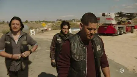 Mayans M.C. S01E02