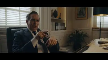 Halston S01E01