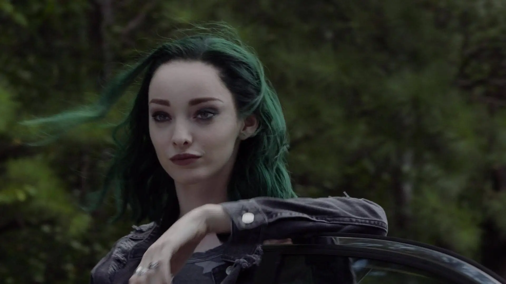 Emma Dumont Images