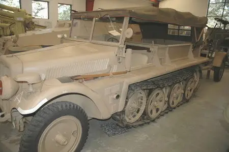SDKFZ 10 Walk Around